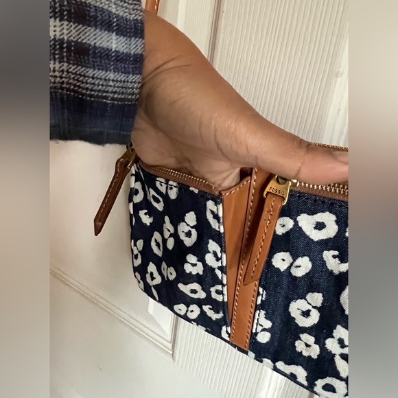 Fossil canvas and leather crossbody - Picture 3 of 8